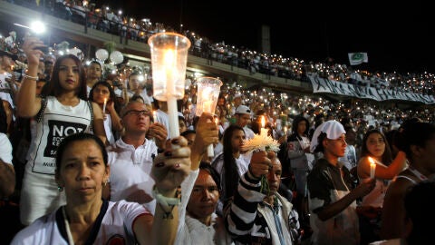 Aficionados de Atl&eacute;tico Nacional homenajean al Chapecoense