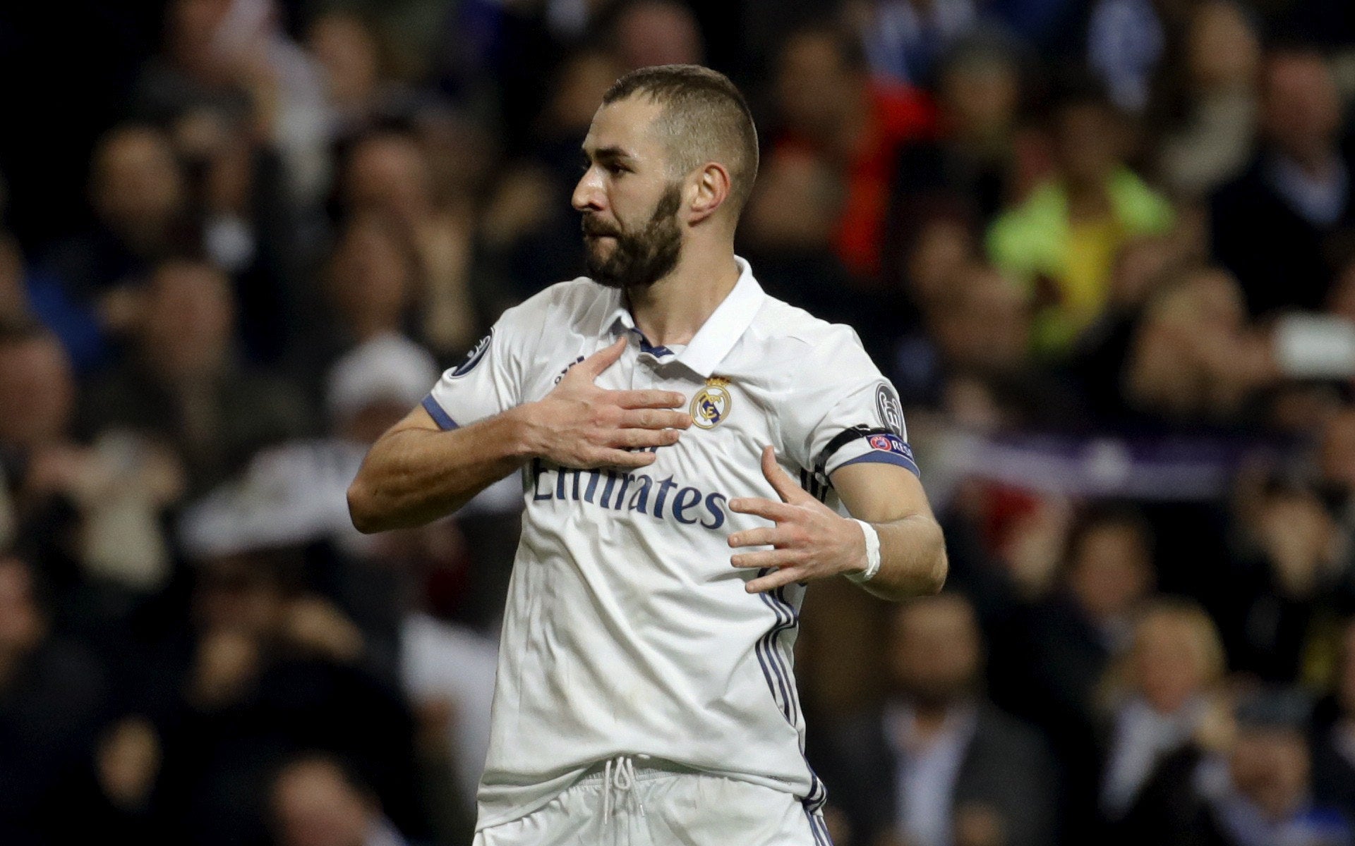 Pitos en el Santiago Bernabéu: el aficionado del Real Madrid señala a Danilo y Benzema Pitos en el Santiago Bernabéu: el aficionado del Real Madrid señala a Danilo y Benzema