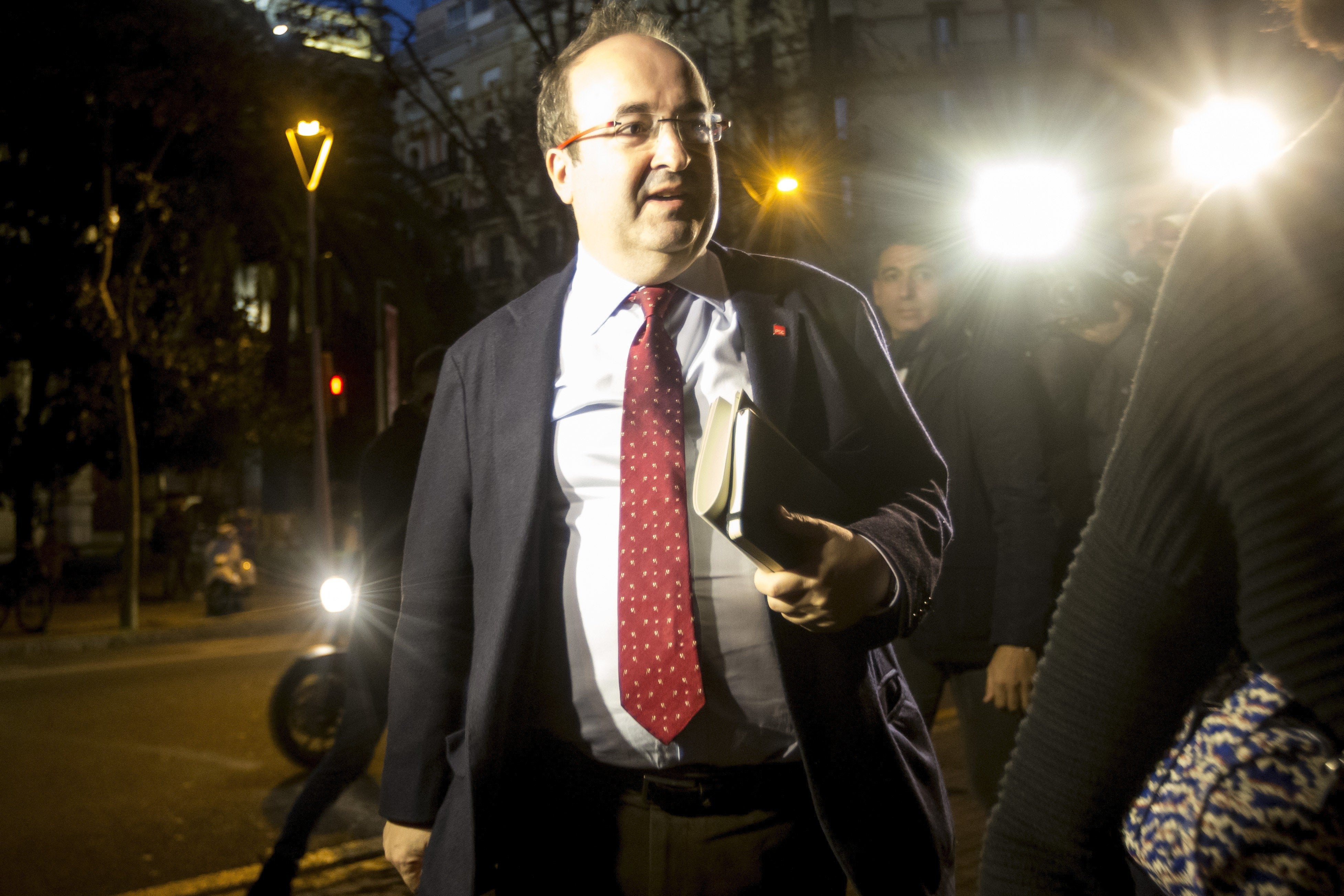 Iceta reconoce un "cambio de actitud" del Gobierno tras reunirse co Santamaría pero pide "pasar a la acción" Iceta reconoce un "cambio de actitud" del Gobierno tras reunirse co Santamaría pero pide "pasar a la acción"