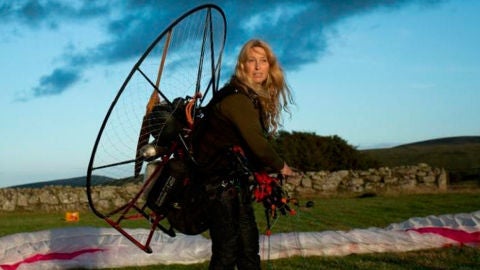 Sacha Dench, el cisne humano