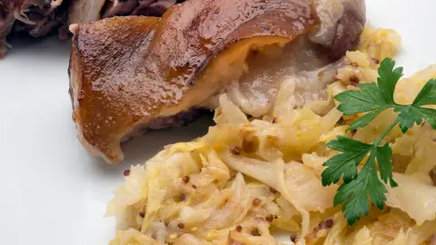 Codillo con berza. Codillo con berza.