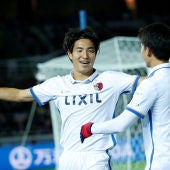 Mu Kanazaki celebra su gol