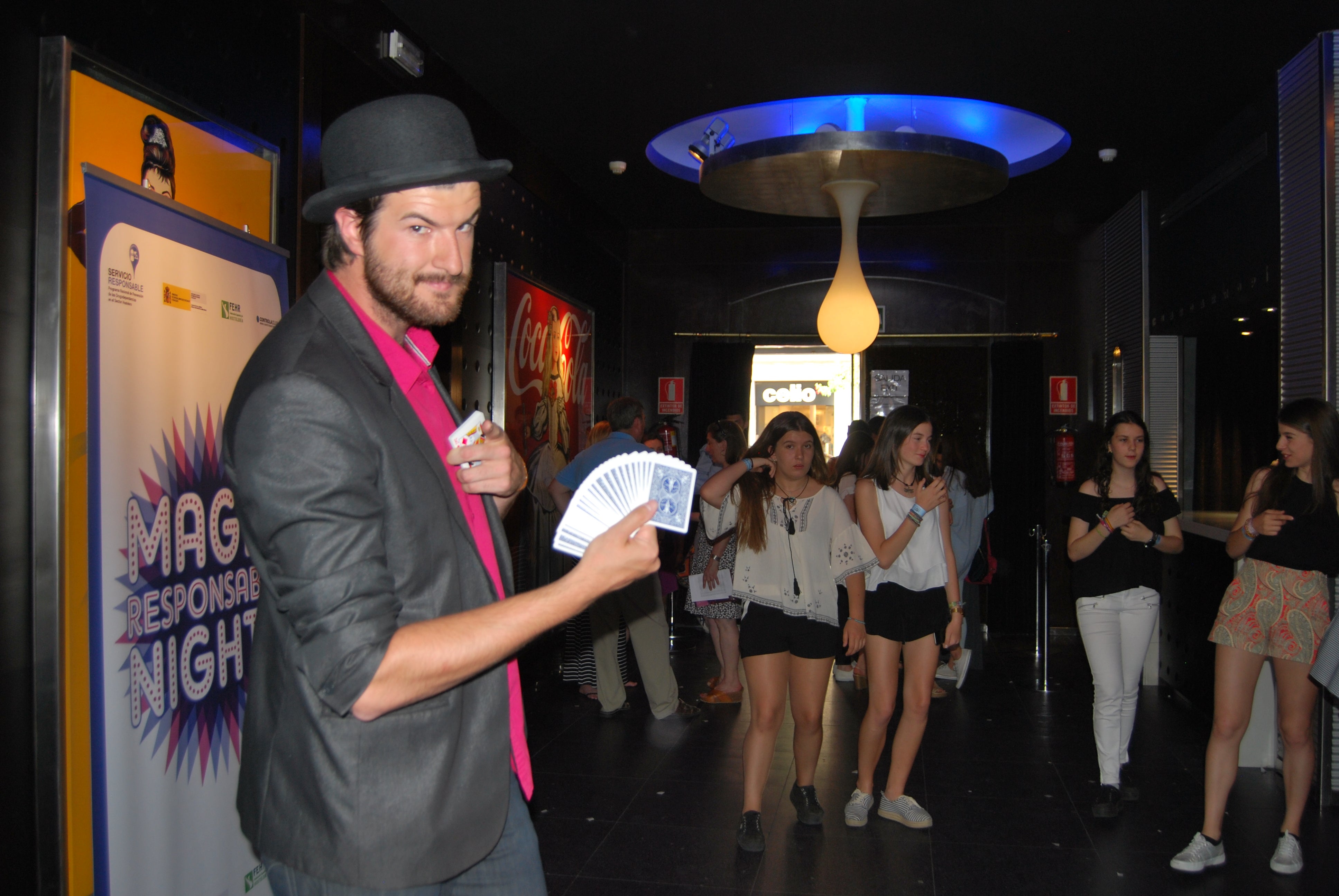 El programa Servei Responsable porta la seua ‘màgia’ als locals d'oci El programa Servei Responsable porta la seua ‘màgia’ als locals d'oci