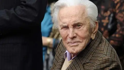 Kirk Douglas Kirk Douglas cumple 100 años