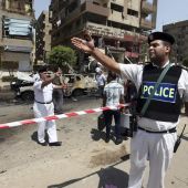 La Policía inspecciona el lugar donde un artefacto ha estallado en El Cairo 