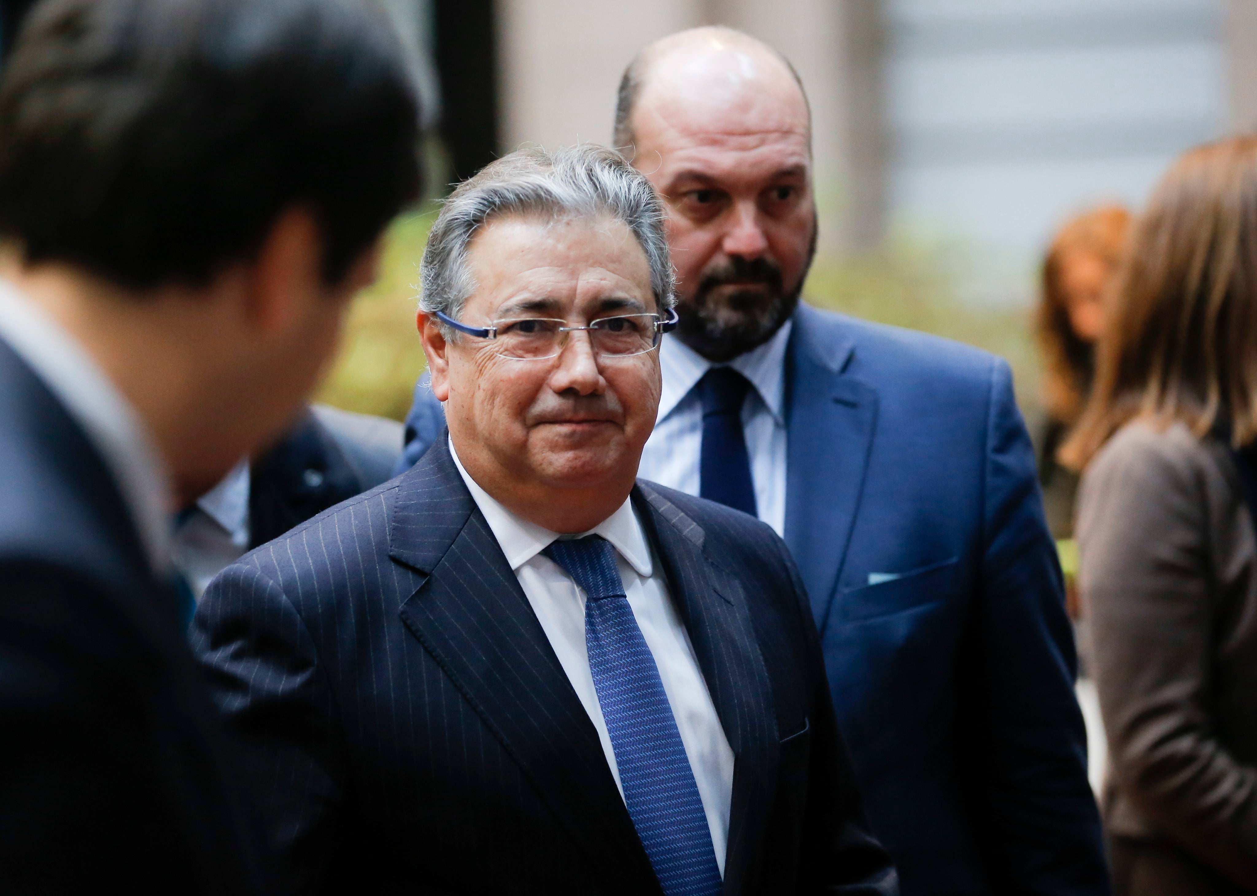 Zoido tras las últimas operaciones antiyihadistas: "No tenemos ningún indicio de atentando en España" Zoido tras las últimas operaciones antiyihadistas: "No tenemos ningún indicio de atentando en España"