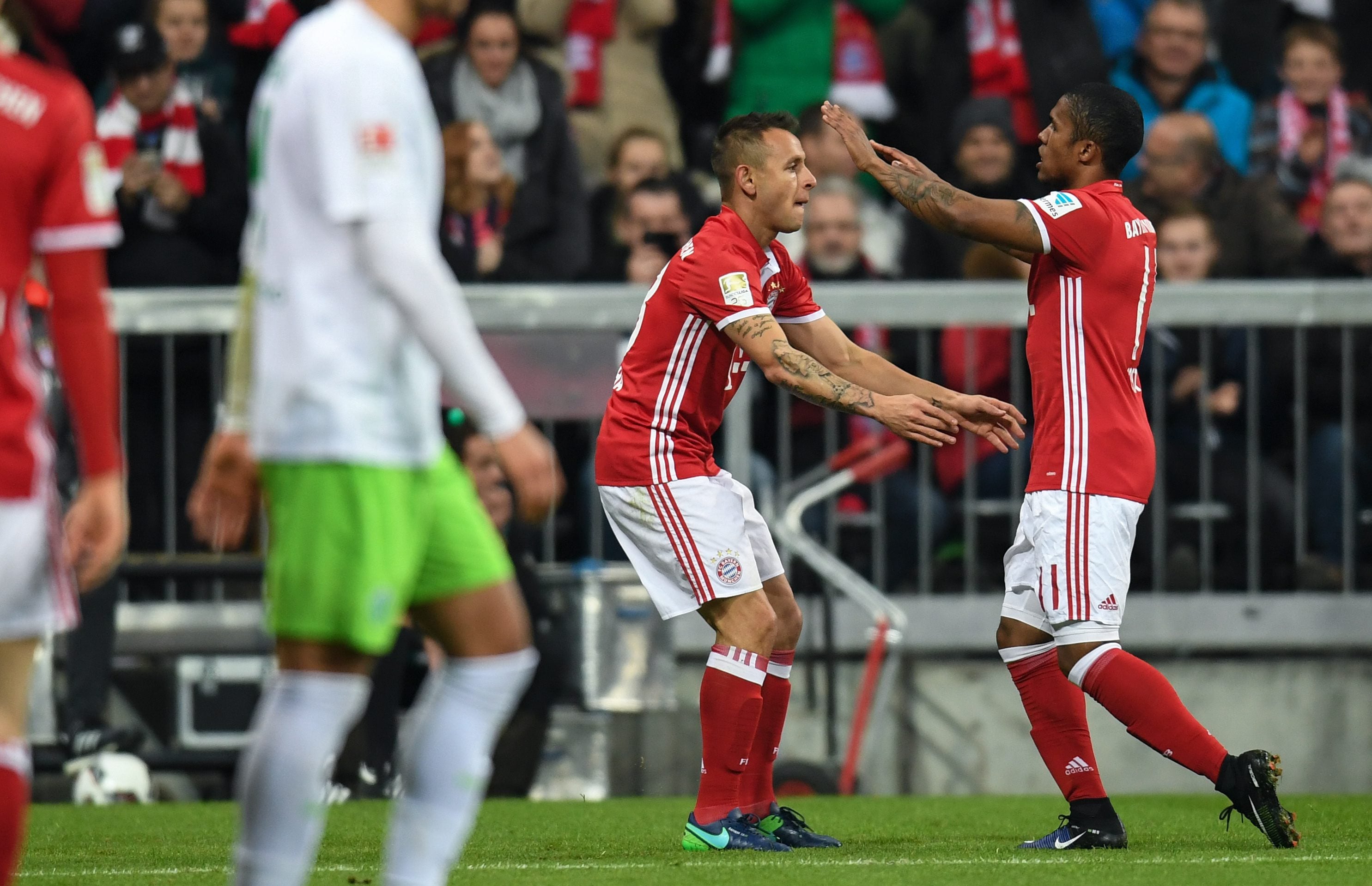 El Bayern aprovecha la derrota del Leipzig y asalta el liderato a costa del Wolfsburgo El Bayern aprovecha la derrota del Leipzig y asalta el liderato a costa del Wolfsburgo