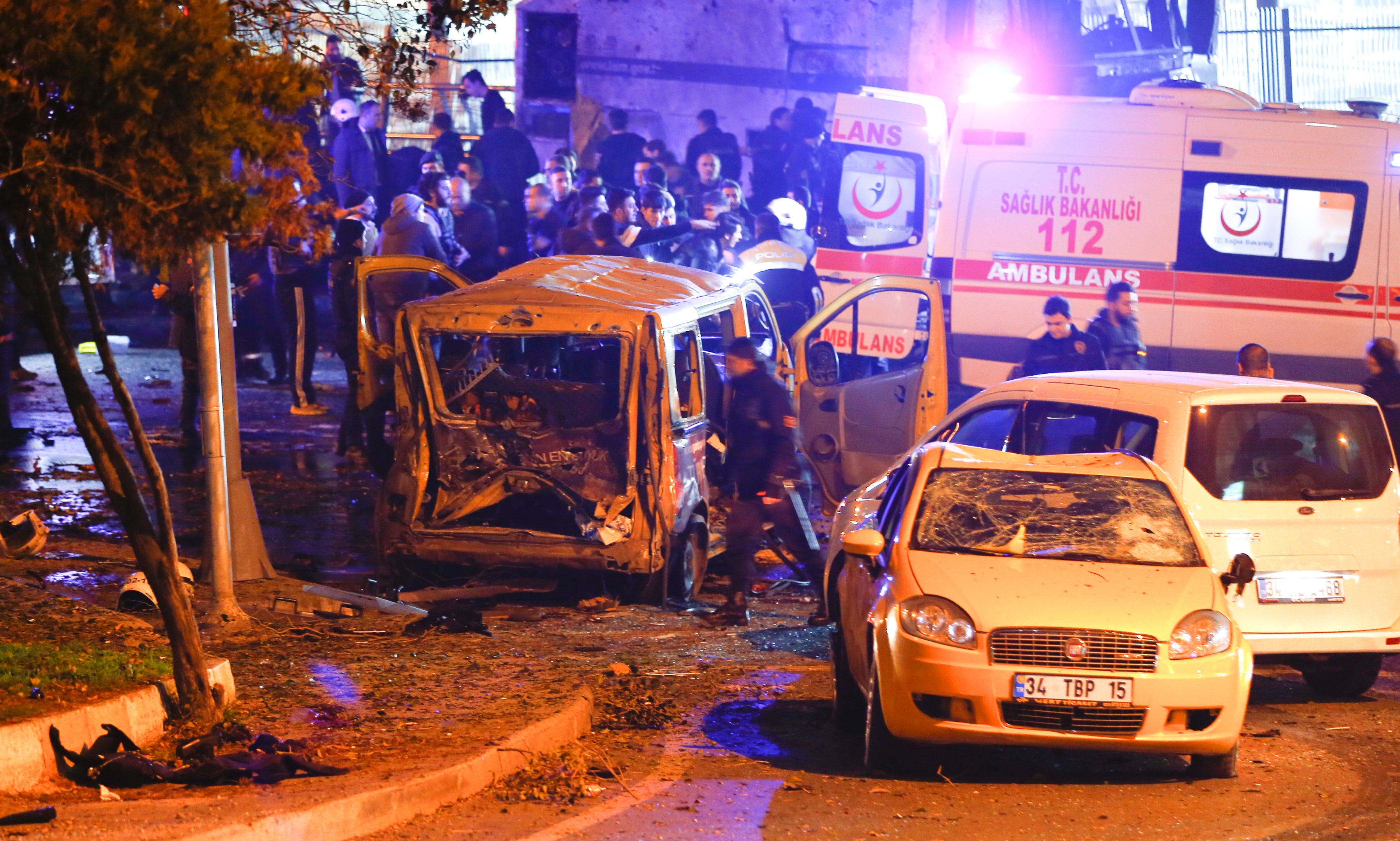 El Gobierno turco confirma que ha habido dos explosiones y una de ellas fue cometida por un kamikaze El Gobierno turco confirma que ha habido dos explosiones y una de ellas fue cometida por un kamikaze