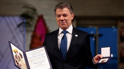 El presidente de Colombia, Juan Manuel Santos, recoge el Premio Nobel de la Paz