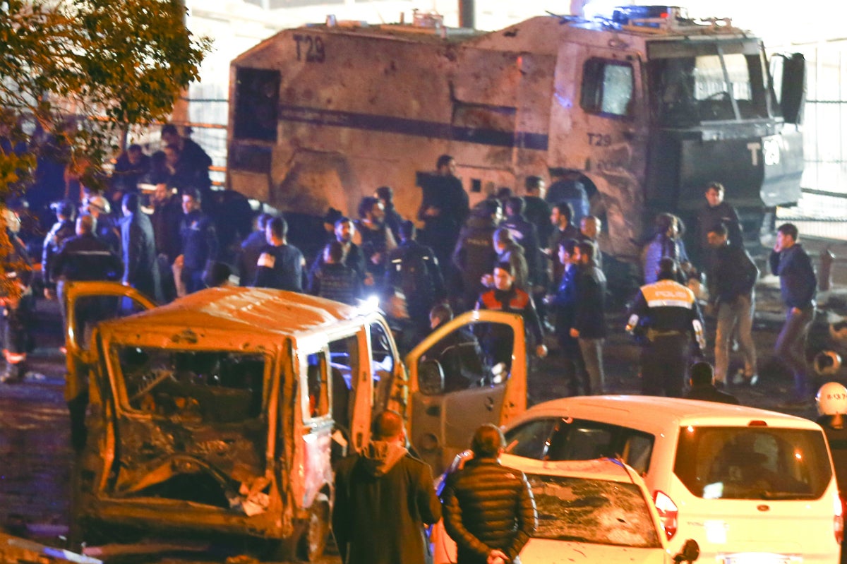 El grupo armado kurdo TAK asume el doble atentado que mató a 38 personas en Estambul El grupo armado kurdo TAK asume el doble atentado que mató a 38 personas en Estambul