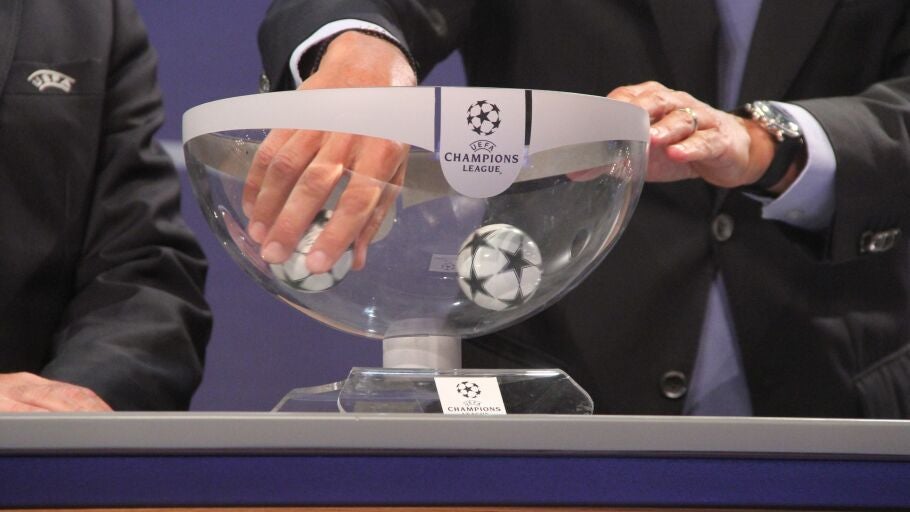Una mano inocente, durante el sorteo de la Champions