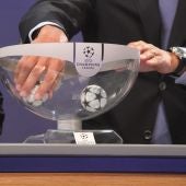 Una mano inocente, durante el sorteo de la Champions