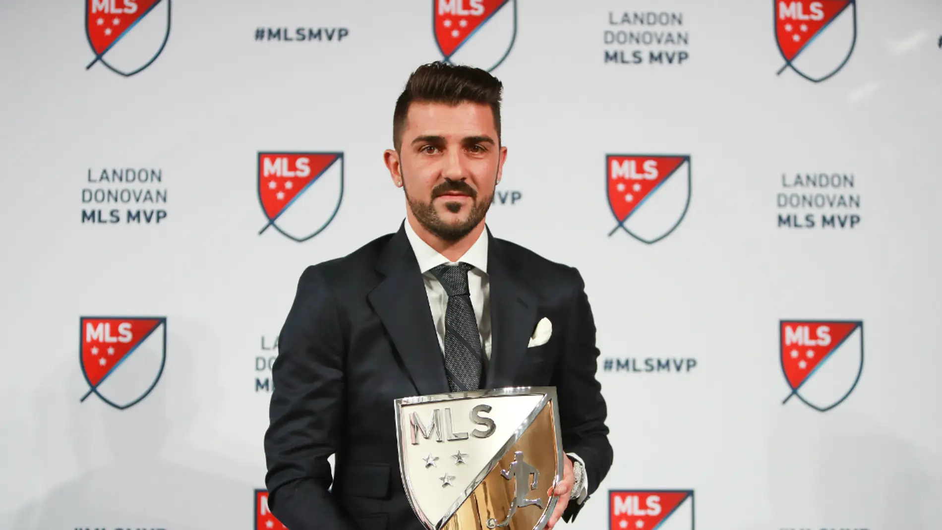 Villa, con el trofeo de Mejor Jugador de la MLS
