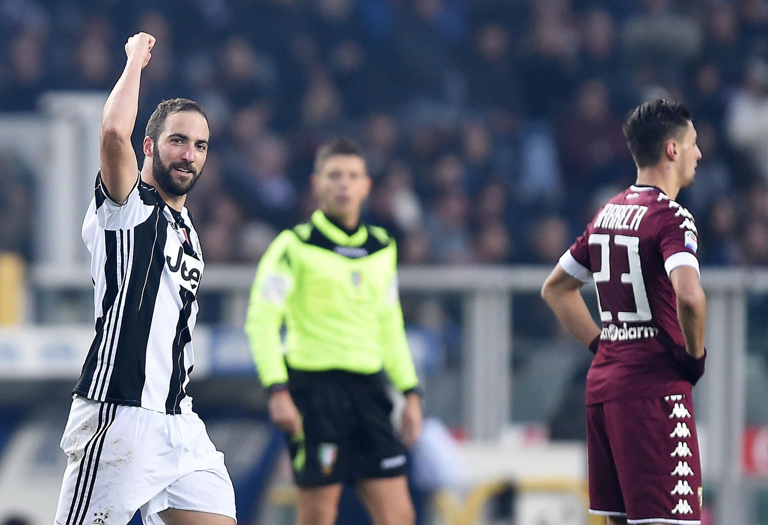 La Juventus remonta el derbi ante el Torino gracias a Higuaín La Juventus remonta el derbi ante el Torino gracias a Higuaín