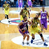 Sergio Llull entra a canasta ante Datome Sergio Llull entra a canasta ante Datome