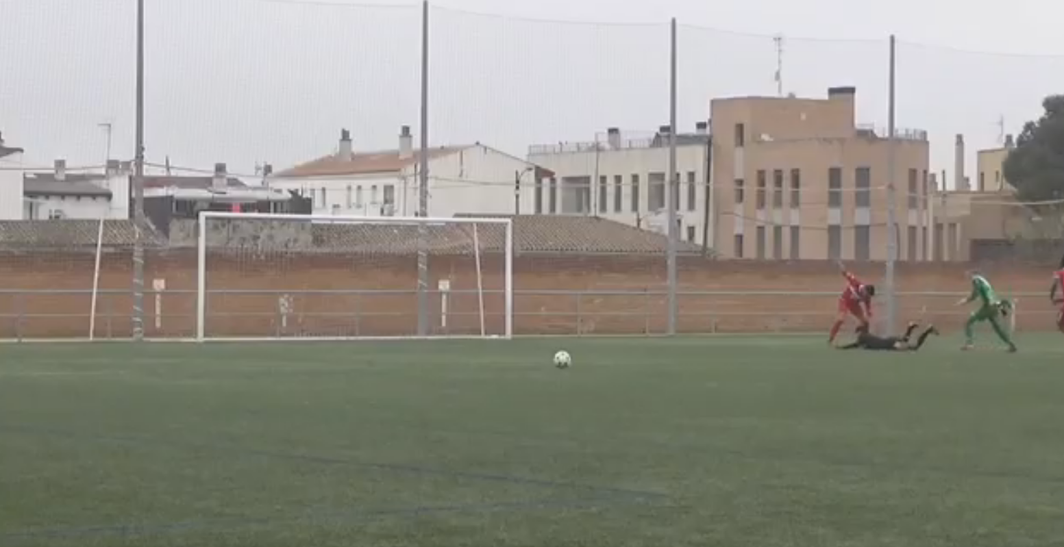Brutal agresión a un árbitro de Primera Regional por parte de un jugador del Miralbueno Brutal agresión a un árbitro de Primera Regional por parte de un jugador del Miralbueno