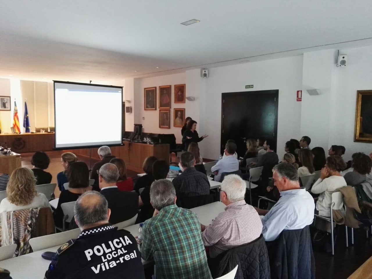 Vila-real implanta des de hui dilluns l'administració electrònica en l'ajuntament. Vila-real implanta des de hui dilluns l'administració electrònica en l'ajuntament.