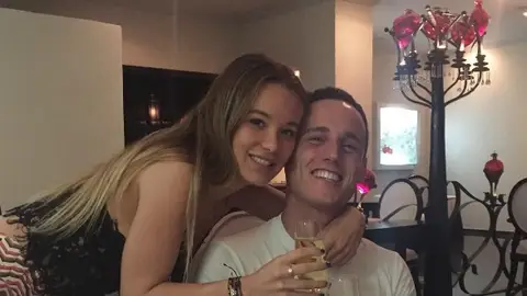 Pol Espargaró junto a su pareja Pol Espargaró junto a su pareja