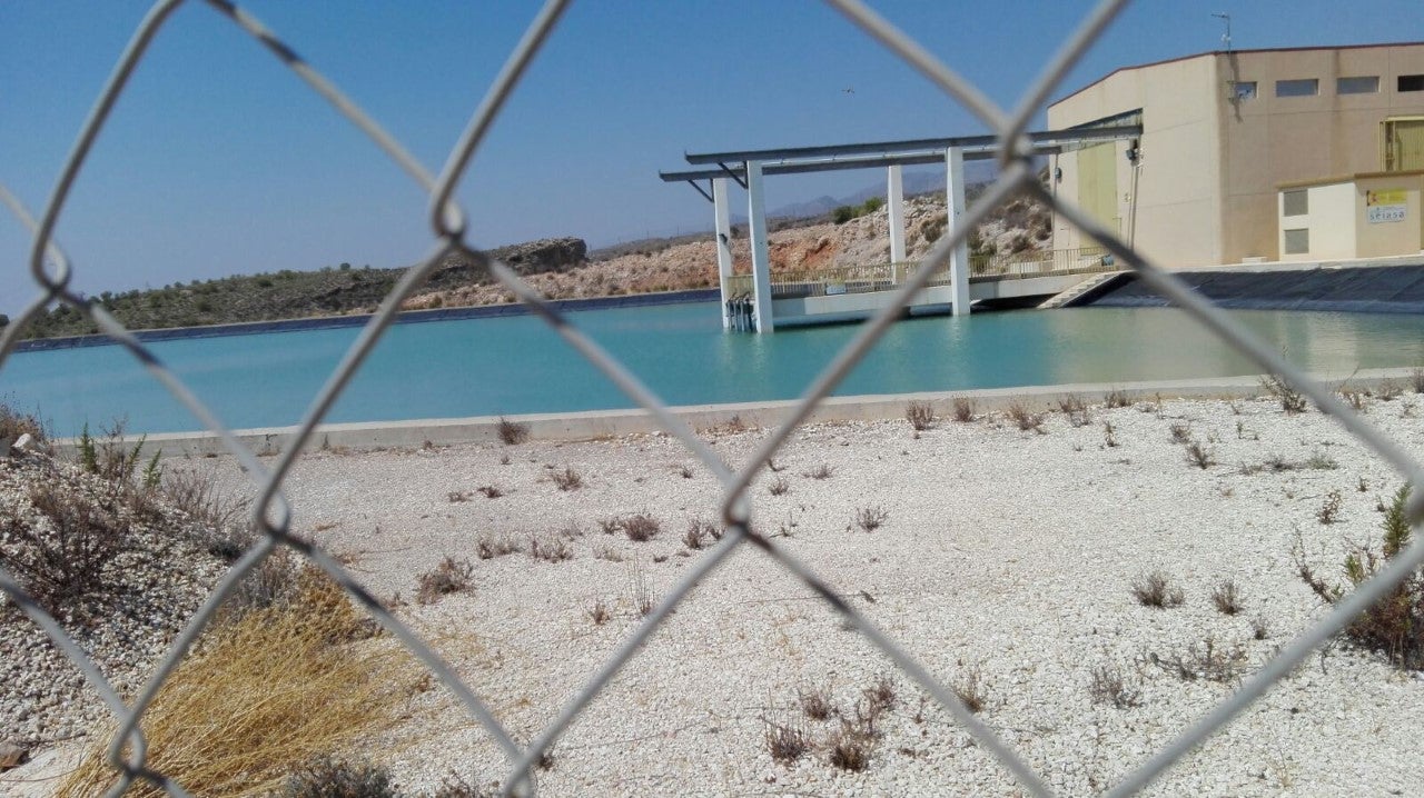 Los regantes del Júcar-Vinalopó confían en cerrar antes de finales de año un convenio que regule el trasvase hasta 2024 Los regantes del Júcar-Vinalopó confían en cerrar antes de finales de año un convenio que regule el trasvase hasta 2024