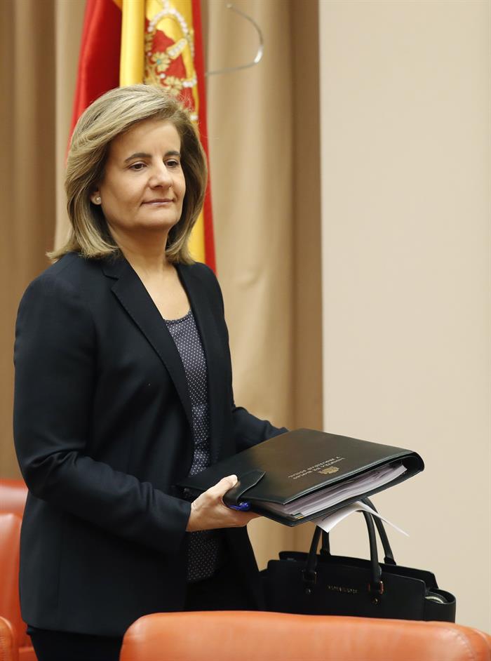 Fátima Báñez: "Desde 2012, los pensionistas ganaron 1.000 millones de poder de compra" Fátima Báñez: "Desde 2012, los pensionistas ganaron 1.000 millones de poder de compra"