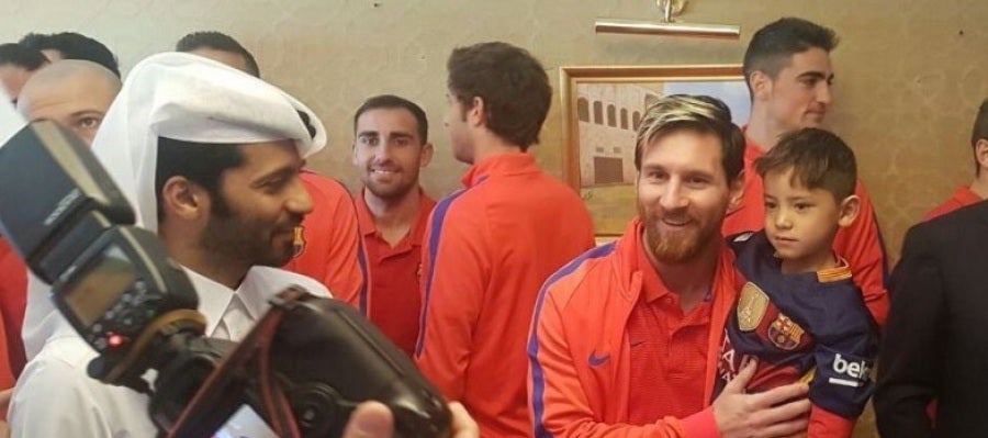 Leo Messi se saca una fotografía junto a Murtaza Leo Messi se saca una fotografía junto a Murtaza