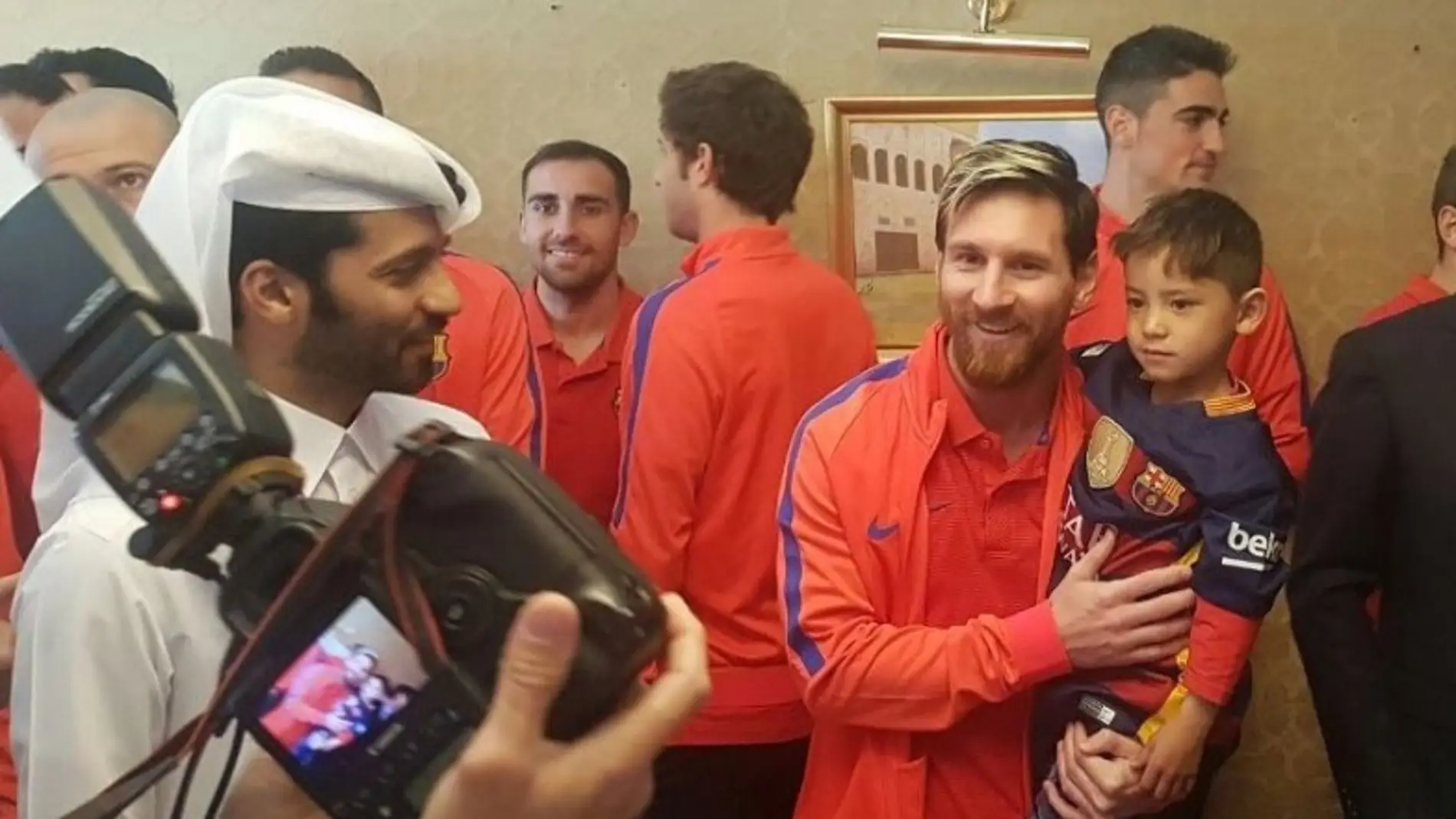 Leo Messi se saca una fotografía junto a Murtaza