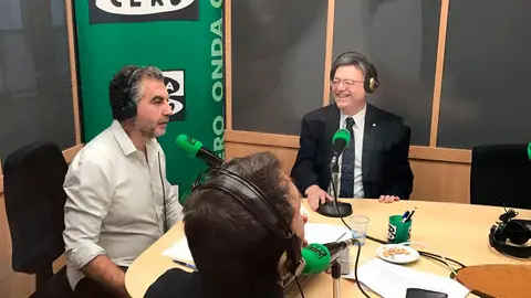 Ximo Puig durante una entrevista con Carlos Alsina en Más de uno Ximo Puig durante una entrevista con Carlos Alsina en Más de uno