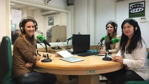 Las psicólogas de Thinkids en los estudios de Onda Cero Elche. Psicología Infantil