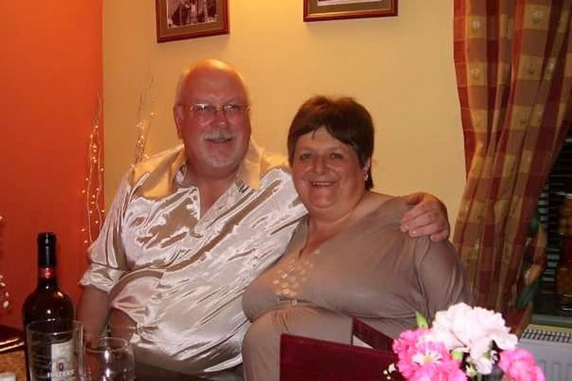 Un hombre muere junto a su esposa al negarse a abandonarla en el incendio de su casa Un hombre muere junto a su esposa al negarse a abandonarla en el incendio de su casa