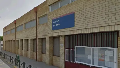 Fachada del colegio Las Bayas de Elche. Educación