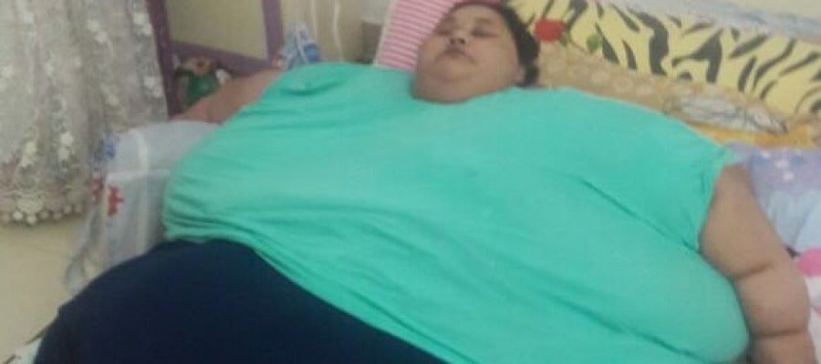 Mujer obesa es operada Mujer obesa es operada