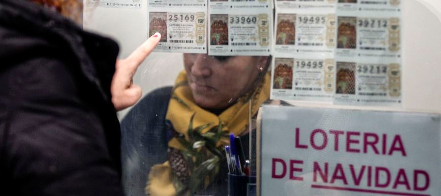 Los décimos de la Lotería de Navidad vuelan Los décimos de la Lotería de Navidad vuelan