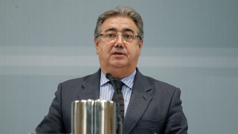 El ministro del Interior, Juan Ignacio Zoido, durante la rueda de prensa posterior a la reuni&oacute;n de la mesa de evaluaci&oacute;n de la amenaza terrorista mantenida con los m&aacute;ximos responsables de las fuerzas de seguridad