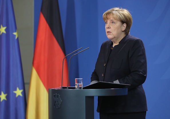 Merkel dice que no piensa dejar el cargo a mitad de mandato si es reelegida Merkel dice que no piensa dejar el cargo a mitad de mandato si es reelegida