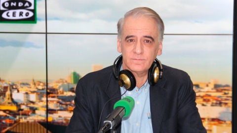Ignacio Cembrero en los estudios de Onda Cero