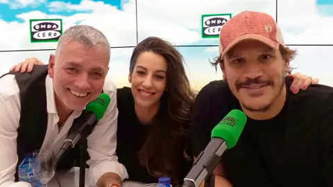 Sergio Peris- Mencheta y Almudena Cid durante una entrevista con Juan Ramón Lucas en Más de uno Sergio Peris- Mencheta y Almudena Cid durante una entrevista con Juan Ramón Lucas en Más de uno