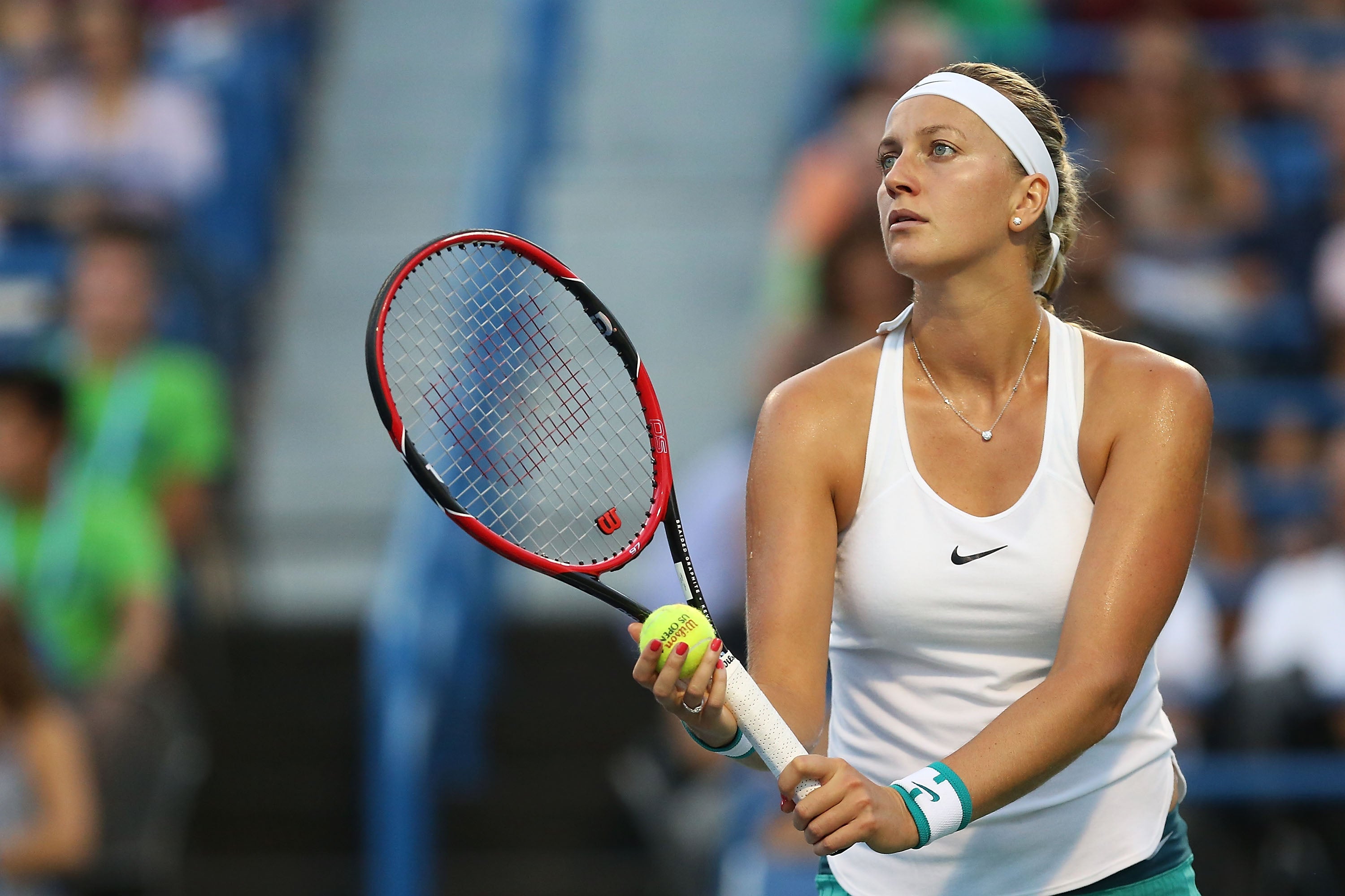 La campeona de Wimbledon, Petra Kvitova, hospitalizada por heridas de cuchillo tras sufrir un asalto en su casa La campeona de Wimbledon, Petra Kvitova, hospitalizada por heridas de cuchillo tras sufrir un asalto en su casa