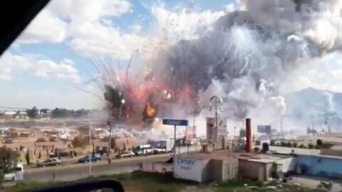 Explosi&oacute;n en una f&aacute;brica de pirotecnia en M&eacute;xico.