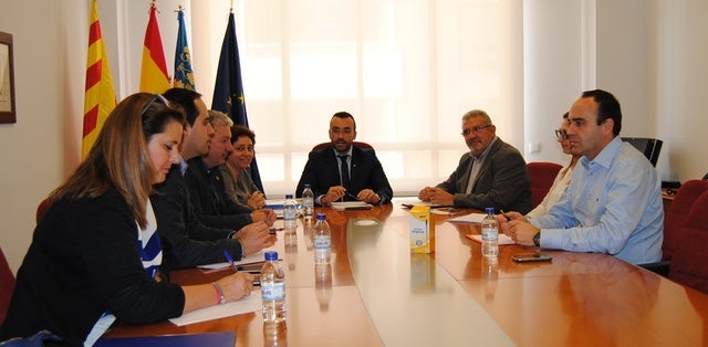 La junta de govern aborda les línies generals dels pressupostos i entrega als portaveus les primeres dades. La junta de govern aborda les línies generals dels pressupostos i entrega als portaveus les primeres dades.