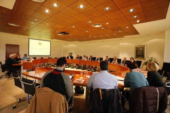 El presupuesto de la UMH de 2017 contempla inversiones por valor de más de 10 millones de euros El presupuesto de la UMH de 2017 contempla inversiones por valor de más de 10 millones de euros