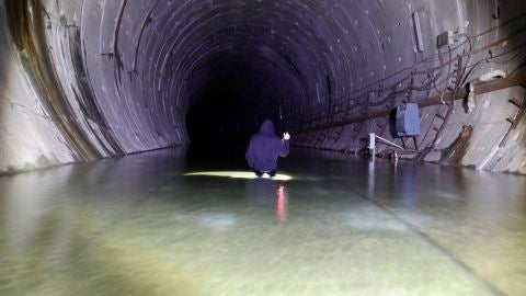 T&uacute;nel del metrotren de Gij&oacute;n lleno de agua
