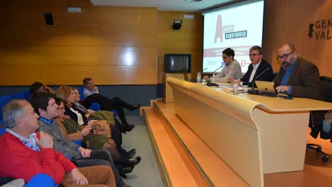 El conseller y el secretario autonómico han dado a conocer las características del plan. PRESENTACIÓN AVALEM
