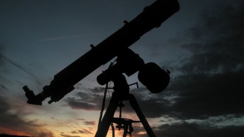 Dentro de todos los tipos de telescopio, el refractor es el m&aacute;s asequible