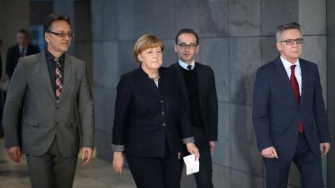 Angela Merkel en su visita a la sede en Berl&iacute;n de la Fiscal&iacute;a Federal