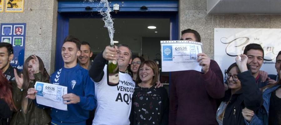 Agraciados con el segundo premio del Sorteo Extraordinario de la Lotería de Navidad Agraciados con el segundo premio del Sorteo Extraordinario de la Lotería de Navidad