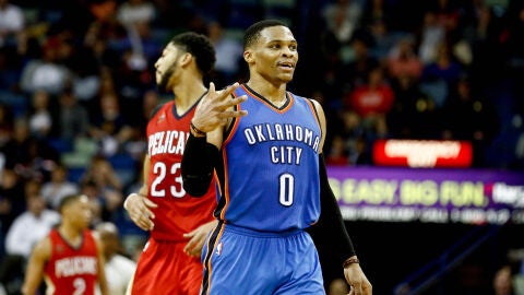 Russell Westbrook celebra un punto con Oklahoma City Thunder