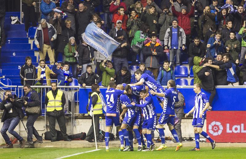 Alavés 1 - 1 Deportivo. El Alavés se mete en los cuartos de Copa Alavés 1 - 1 Deportivo. El Alavés se mete en los cuartos de Copa