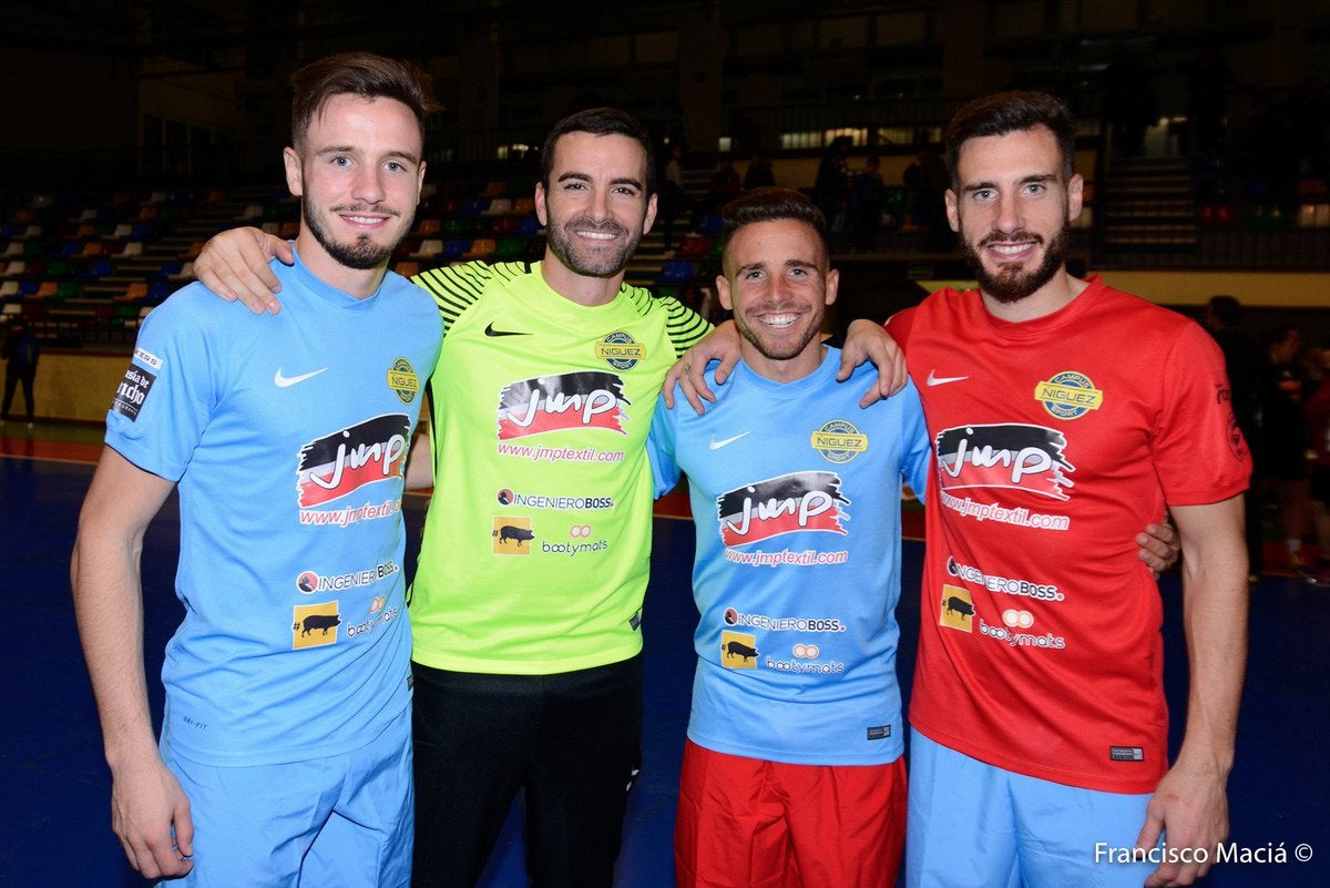 Aarón Ñíguez: "Hemos tenido la suerte de poder seguir los pasos de nuestro padre" Aarón Ñíguez: "Hemos tenido la suerte de poder seguir los pasos de nuestro padre"