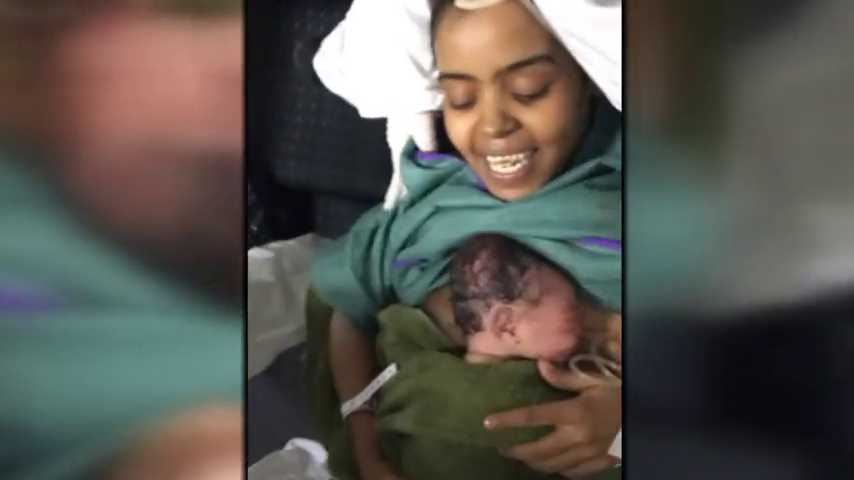 Una inmigrante da a luz en la fragata Navarra después de ser rescatada en el Mediterráneo Una inmigrante da a luz en la fragata Navarra después de ser rescatada en el Mediterráneo