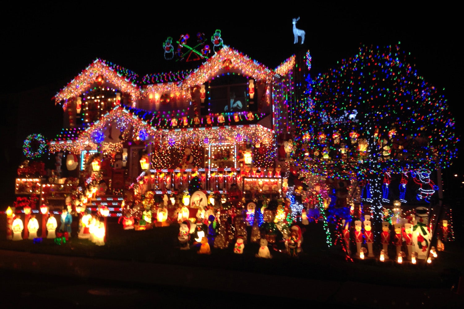 La navidad llega a los balcones, ventanas y fachadas, y la tuya puede ser la casa mejor adornada de Albacete La navidad llega a los balcones, ventanas y fachadas, y la tuya puede ser la casa mejor adornada de Albacete